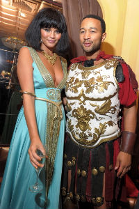 Illustration for article titled Black Celebrity Halloween Costumes 2010